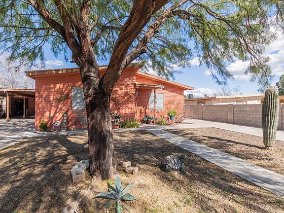 2nd image of 3002 W Maxine Cir