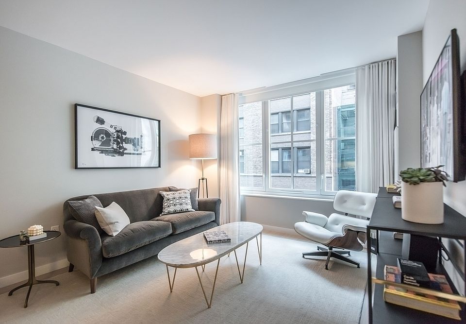 1st image of 535 W 43rd St APT S3l