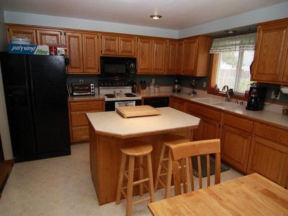 Large country kitchen, eating space, beautiful cabinets, Island and more.