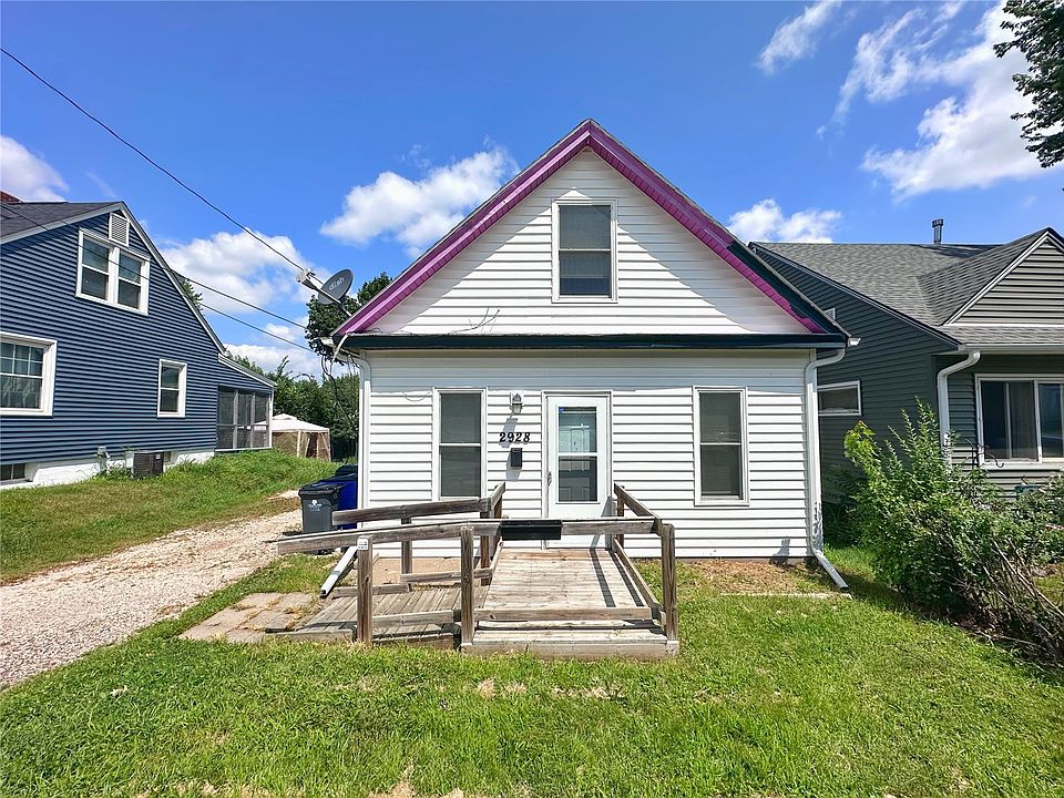 1st image of 2928 Meadowbrook Dr SE