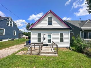 2928 Meadowbrook Dr SE, Cedar Rapids, IA 52403