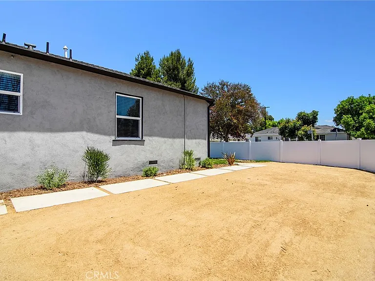 6363 Darby Ave — Photo 17