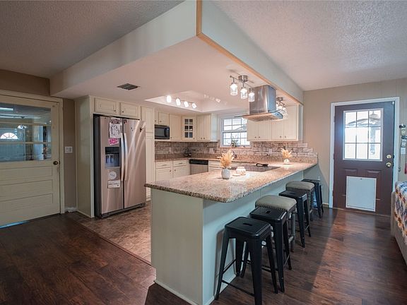 5th image of 212 Wiregrass Rd