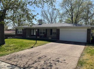 13925 Le Sabre Dr, Florissant, MO 63034