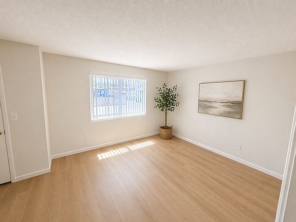 4th image of 3524 W Dunlap Ave #126