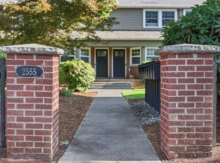 2555 NW Savier St APT 10, Portland, OR 97210