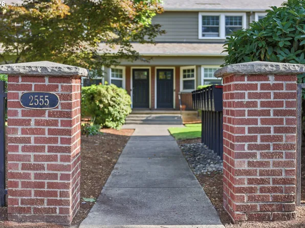 2555 NW Savier St APT 10, Portland, OR 97210