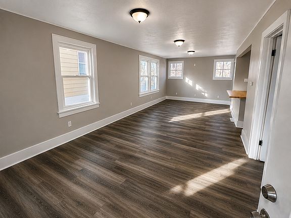 5th image of 3820 Maple St #1