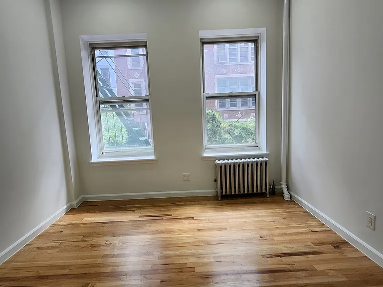 235 E 24th St #2A — Photo 7