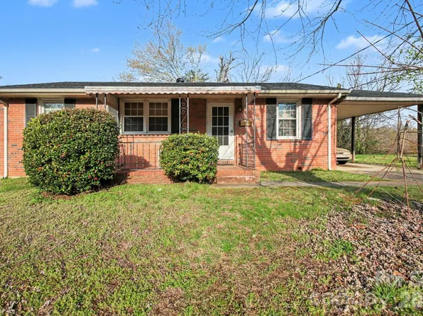 2712 Rosemary Dr, Winston Salem, NC 27105