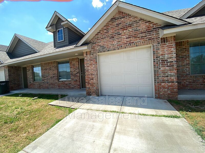 1st image of 4604 Loch Ln