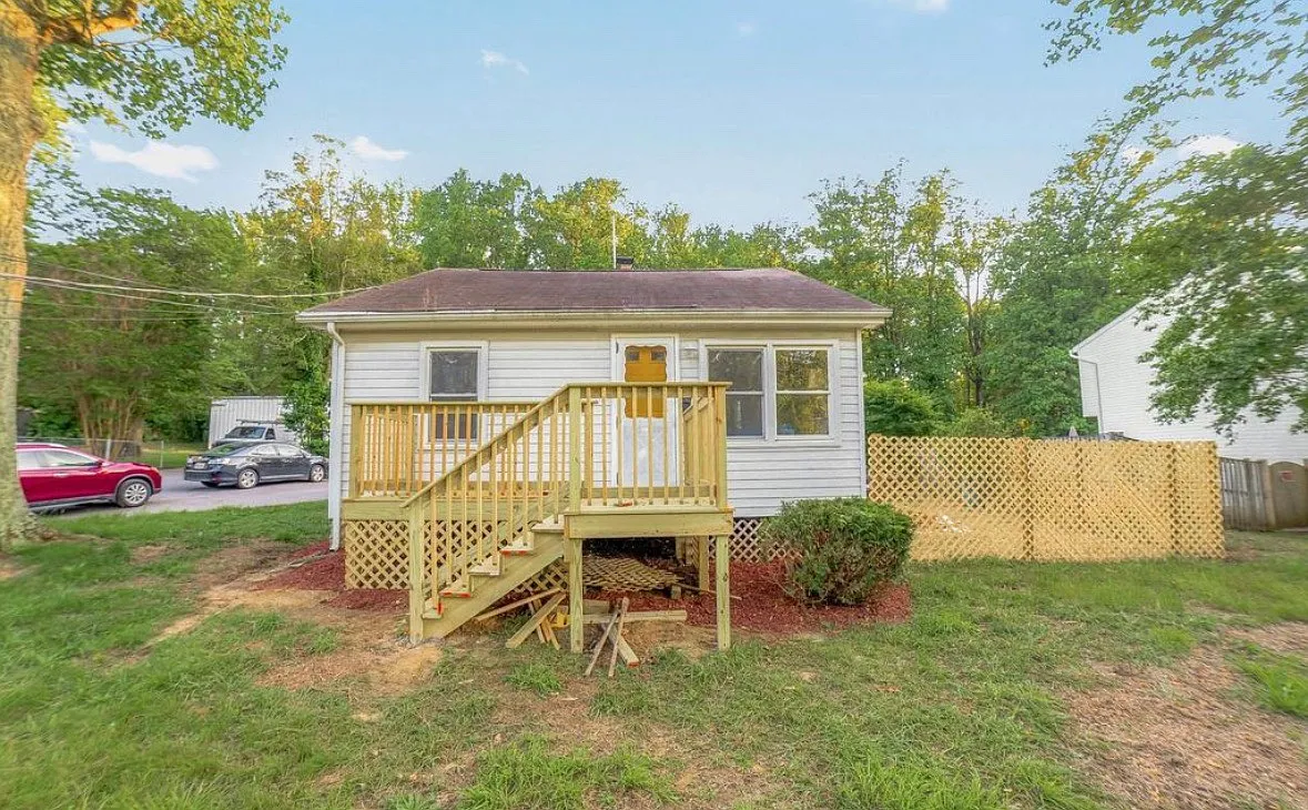 3 bed, 1300 sqft, $3,200 — Photo 1