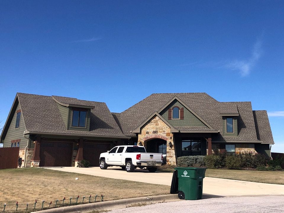 2nd image of 104 Davis Ct