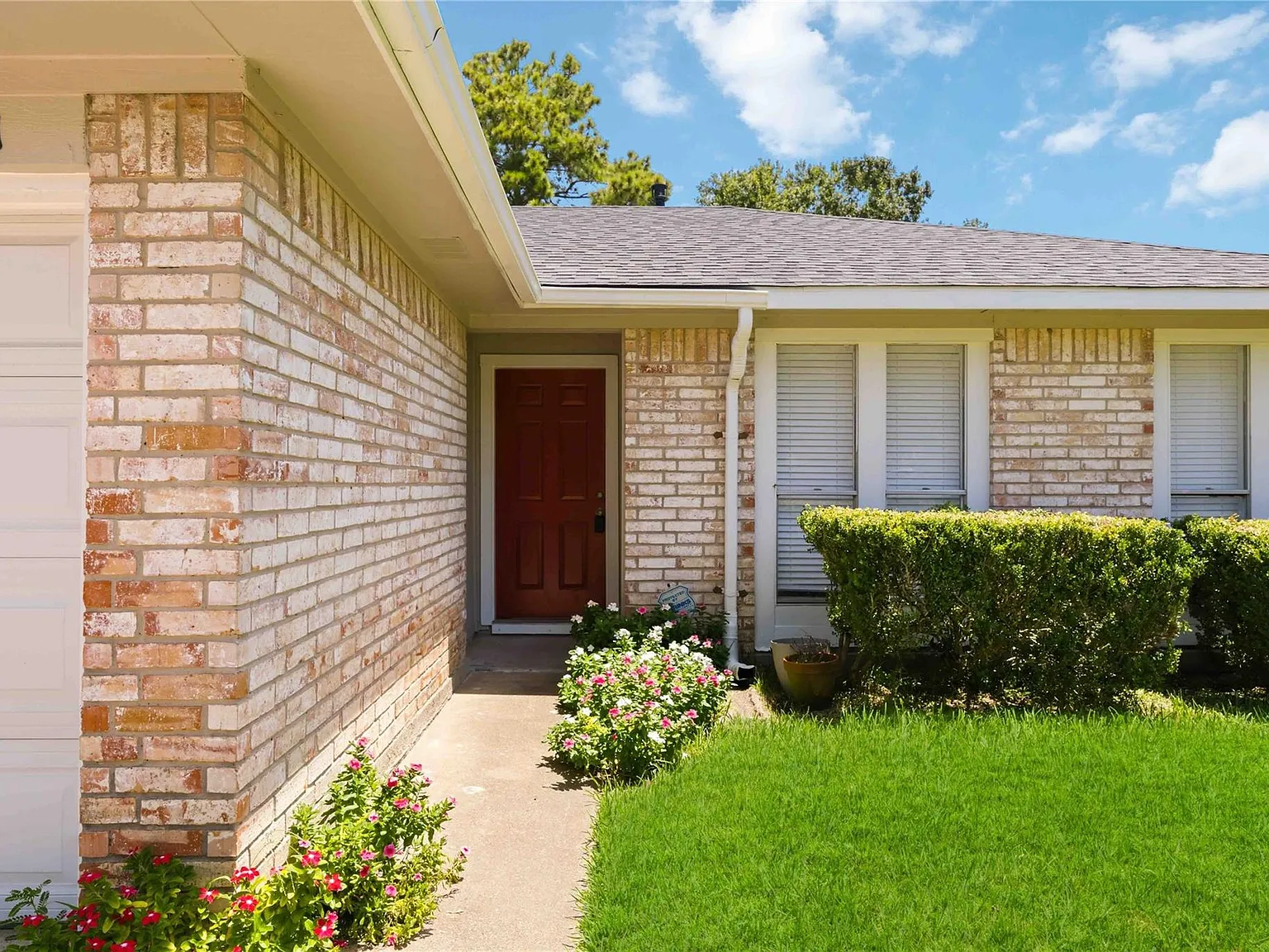 3 bed, 2.0 bath, 1168 sqft, $1,750 — Photo 1