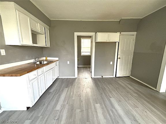 3rd image of 4501 Hyde Ave