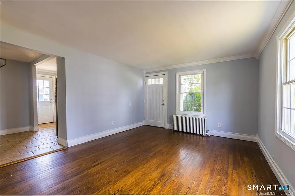 3 bed, 2.0 bath, 1296 sqft, $3,000 — Photo 4