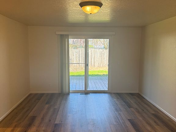 5th image of 1080 Cedar Ct