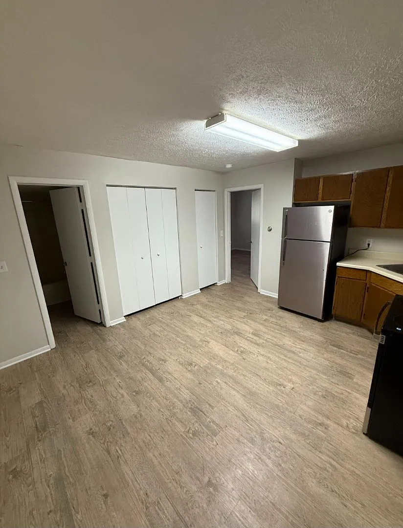Unit Photo - 1340 E State Rd #2A