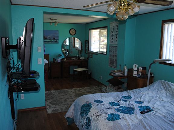 MASTER BEDROOM/DRESSING ROOM