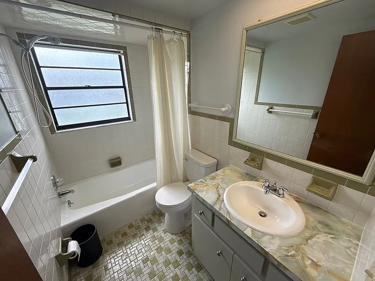 8215 W Cecil Ln — Photo 12