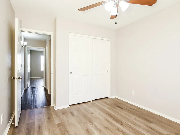8727 W Sierra Vista Dr — Photo 13