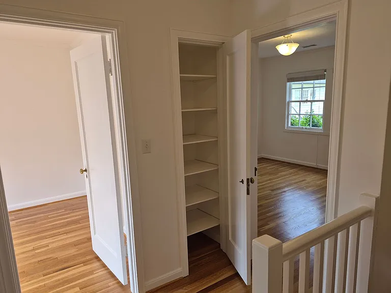 Broadmoor Manor — Photo 110