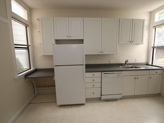 4th image of 257 Carl St #B