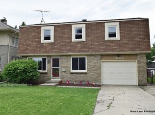 1206 W Galena Blvd, Aurora, IL 60506