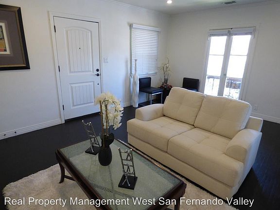 5th image of 3320 Barham Blvd