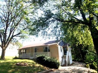 922 E Cliff St, Saint Joseph, MO 64504