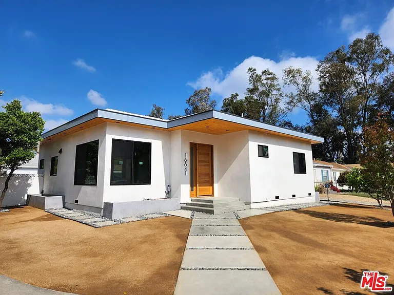 16641 McCormick St — Photo 1
