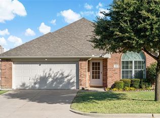 1065 Liberty Cir, Hurst, TX 76053