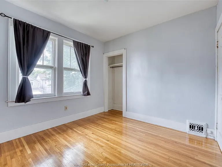 135 Oak St — Photo 7