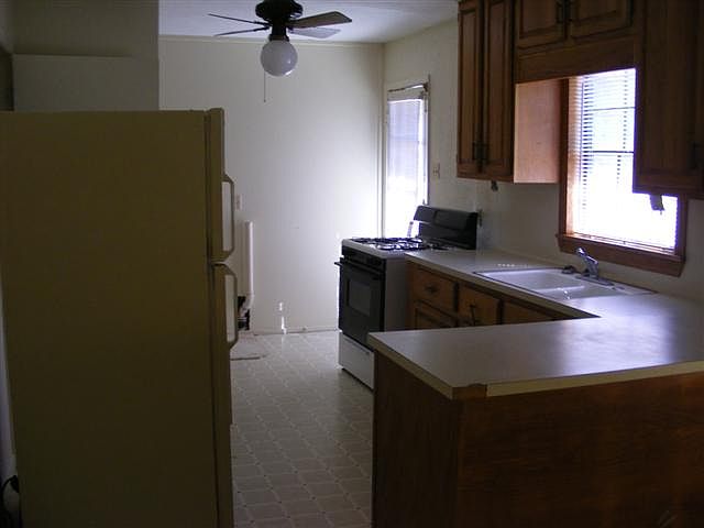 2nd image of 4401 Aspen St