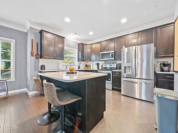 3rd image of 6988 Holliday Park Ln