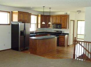 10034 Lee Dr, Eden Prairie, MN 55347