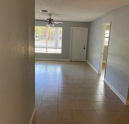 5th image of 625 NW 38th Ct