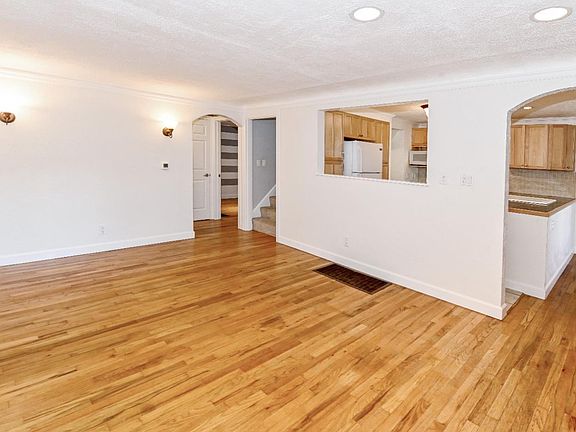 5th image of 3811 N Broadlawn Cir