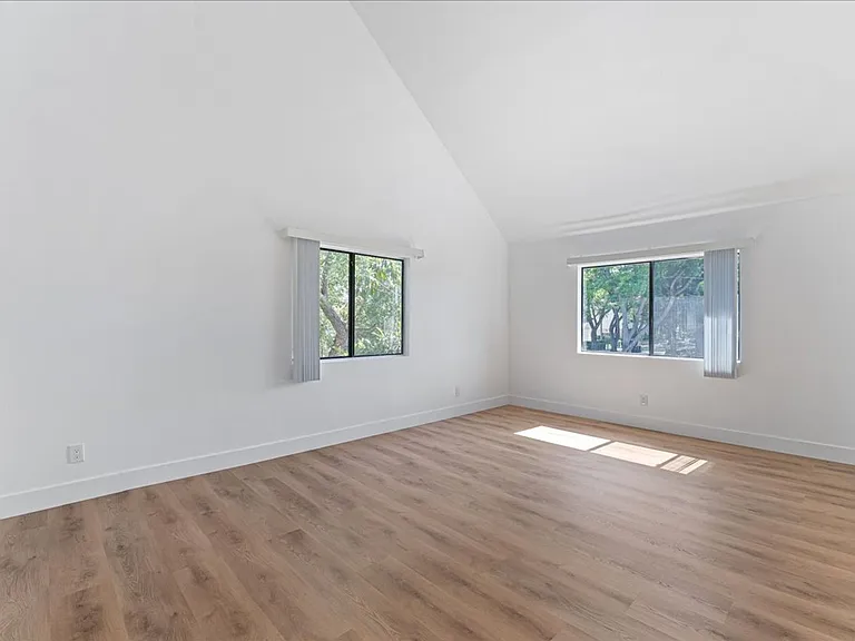 444 W Windsor Rd #7 — Photo 2