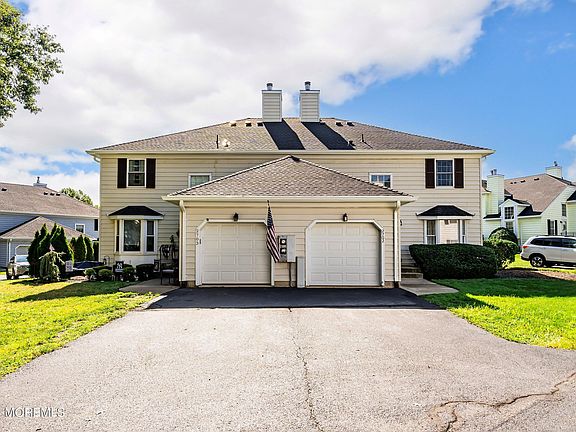 3rd image of 2702 Ashford Court