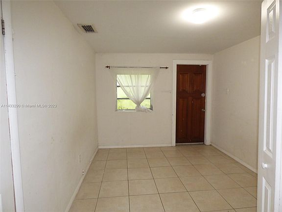 5th image of 840 NE 141st St