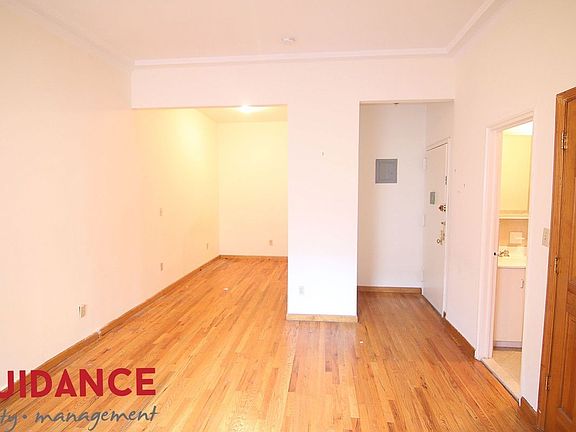2nd image of 38 W 74th St
