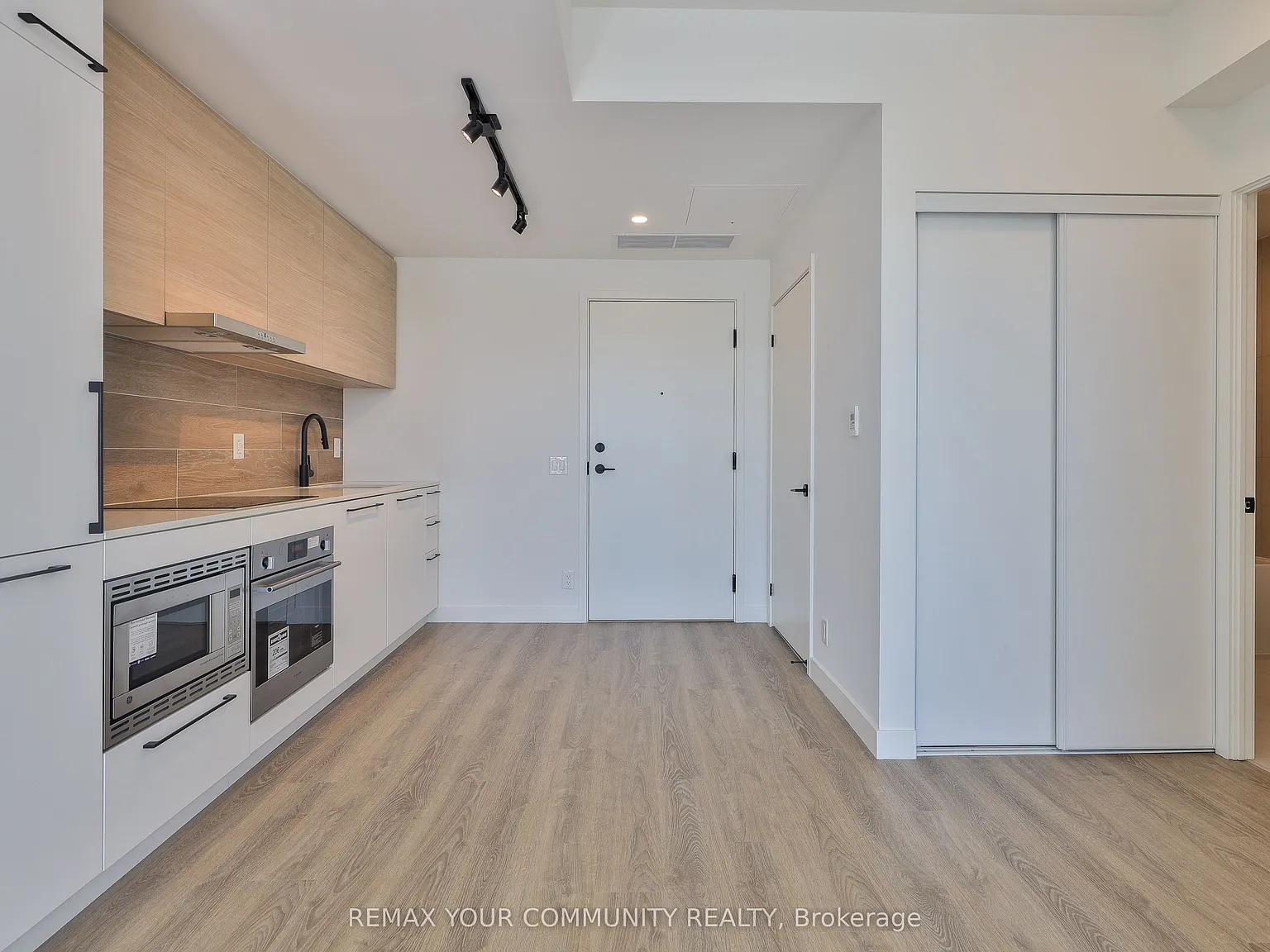 1 bed, $2,300 — Photo 4