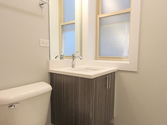 3rd image of 3921 N Janssen Ave APT 3N