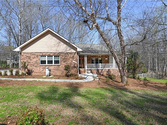2nd image of 521 Dogwood Dr