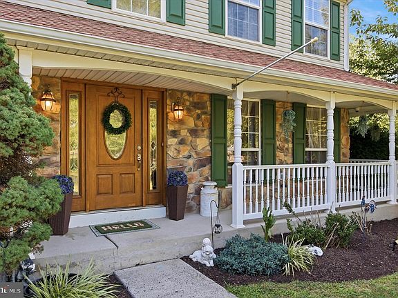 4th image of 1500 Laurel Cir
