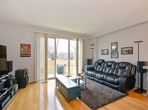 5th image of 13 Arboretum Dr
