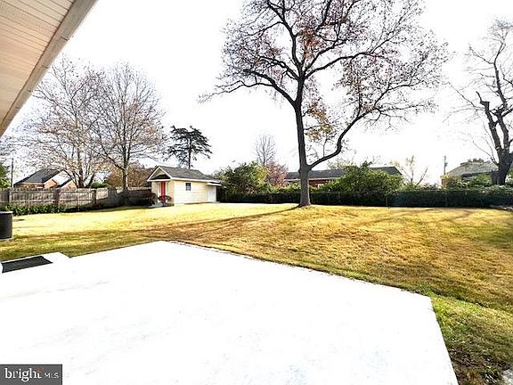 3rd image of 3820 Barcroft Ln