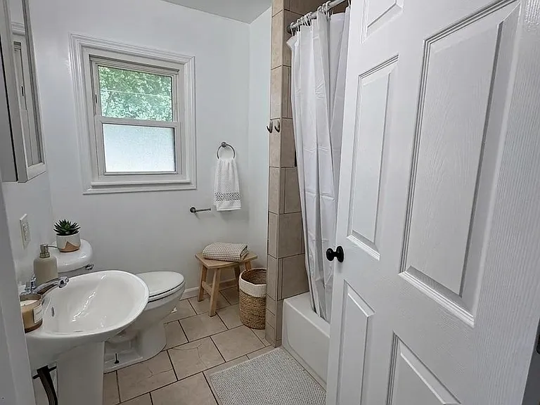 602 E Railroad St — Photo 23