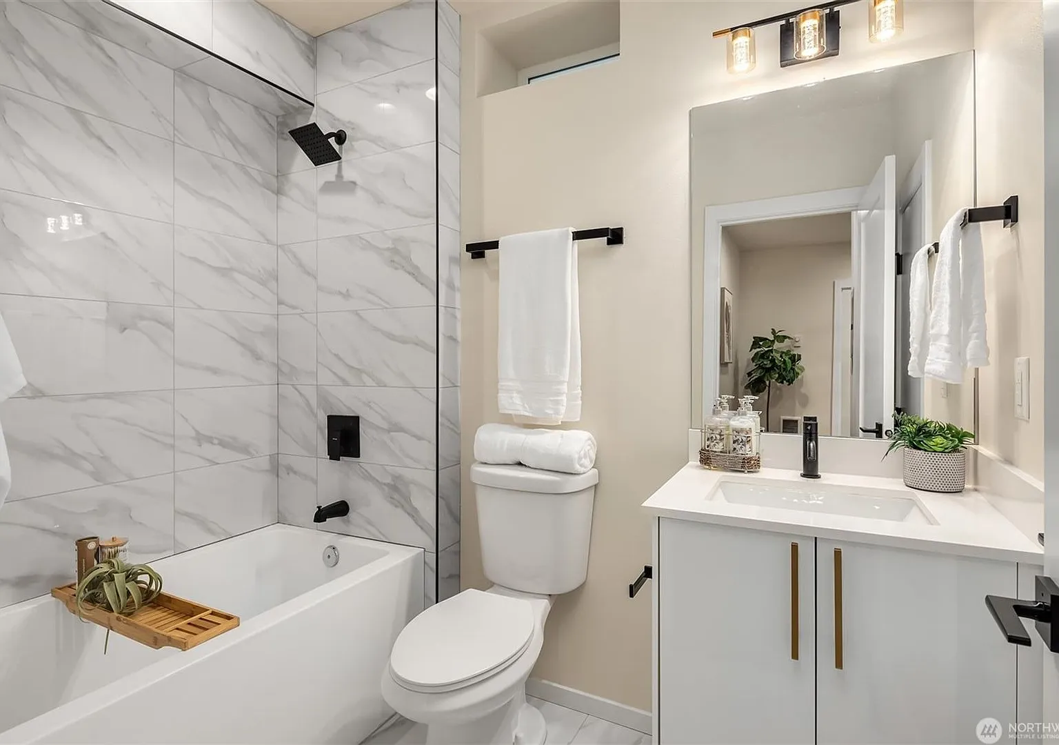 Elegant Ballard 2 year old townhome — Photo 3